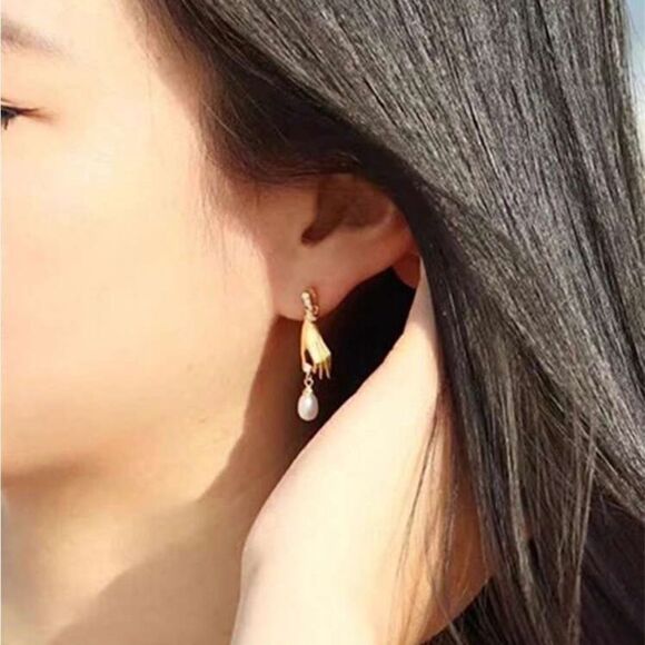 Hand Design Earrings N805 - Picture 2 of 6